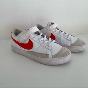 NIKE Blazer Low ‘77. Little kids. Size 2Y. White & Orange.